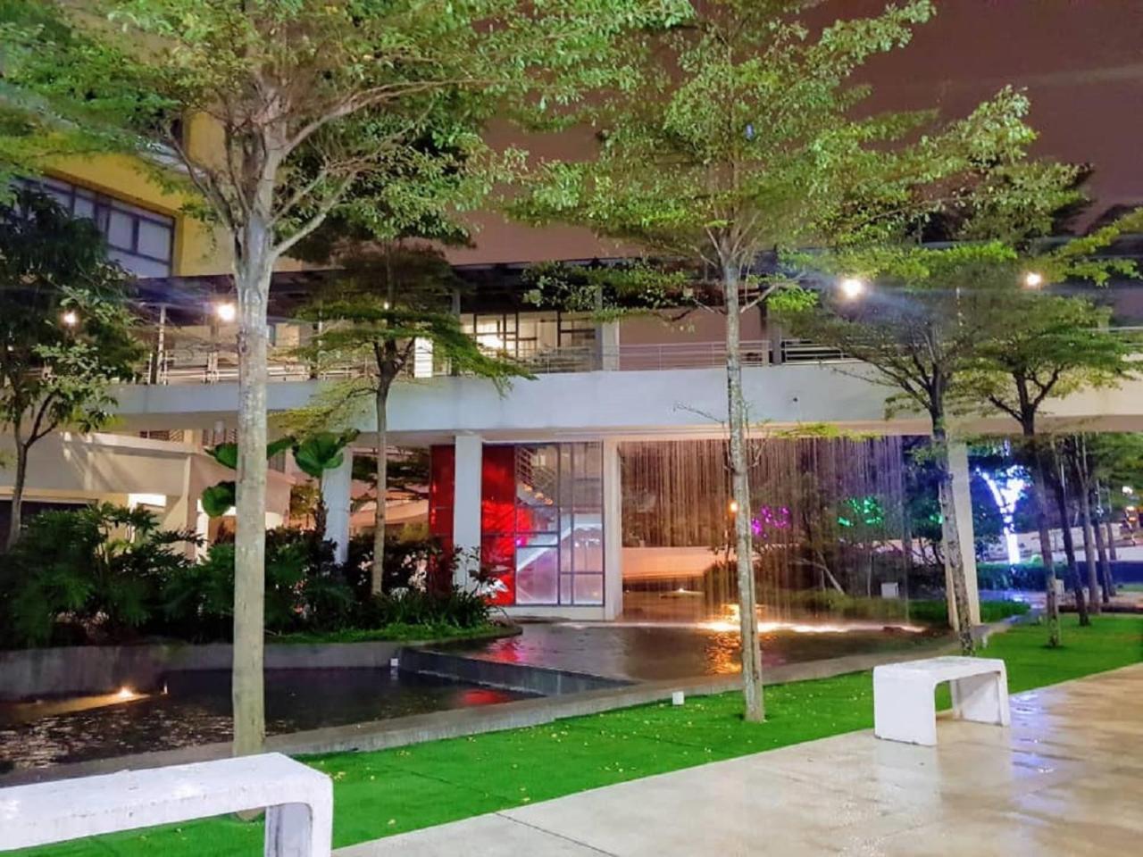 Puchong 8-12 Pax 5Min Lrt Cozy Apartment Ioi Mall Luaran gambar