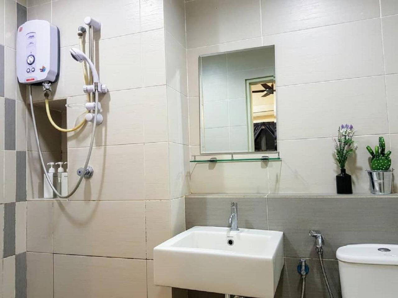 Puchong 8-12 Pax 5Min Lrt Cozy Apartment Ioi Mall Luaran gambar