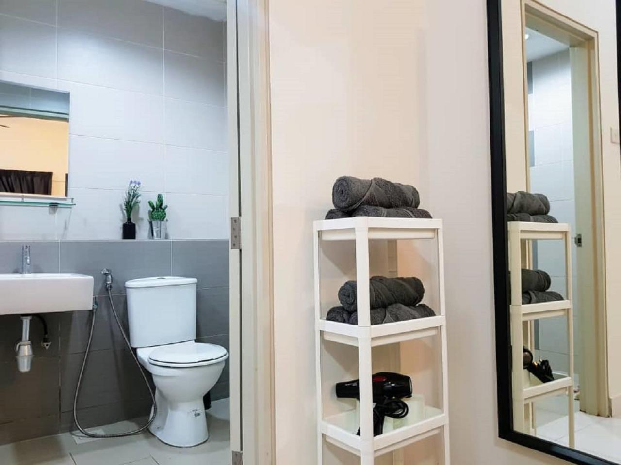 Puchong 8-12 Pax 5Min Lrt Cozy Apartment Ioi Mall Luaran gambar