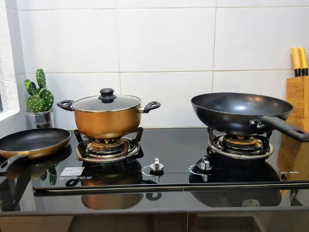 Puchong 8-12 Pax 5Min Lrt Cozy Apartment Ioi Mall Luaran gambar